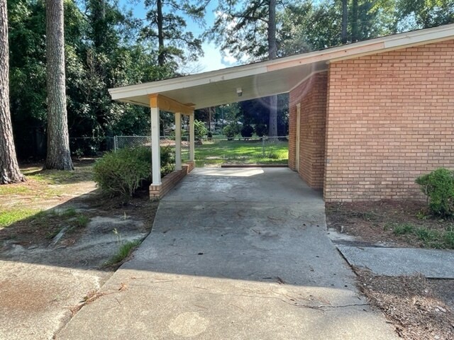 Foto del edificio - 303 Pinewood Dr