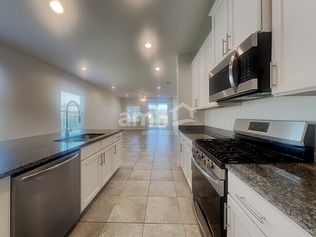 Foto del edificio - 3965 Heatherbrook Pl