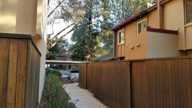 Building Photo - North Davis Condo-Available in August 2024