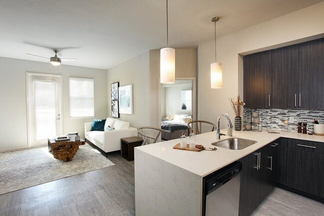 Building Photo - Legacy Naples Apartments