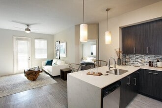 Building Photo - Legacy Naples Apartments