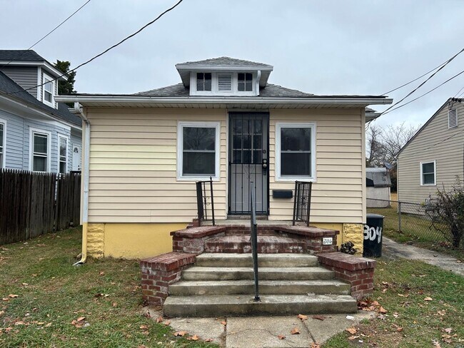 Building Photo - Newly Renovated 2 Bedroom Home With Baseme...