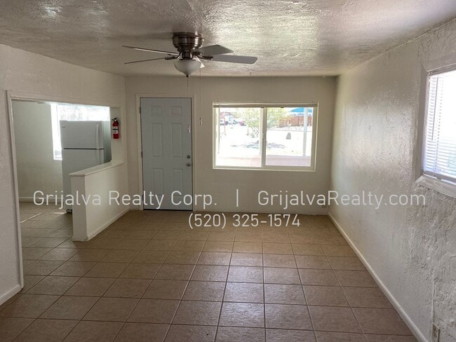 Building Photo - Cute & Cozy 1 Bedroom House on Large Lot (...