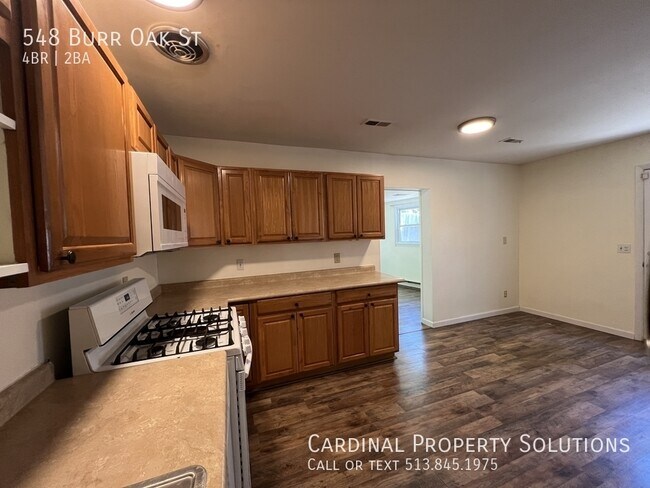 Building Photo - Charming 4-Bedroom Townhome for Rent in Sp...