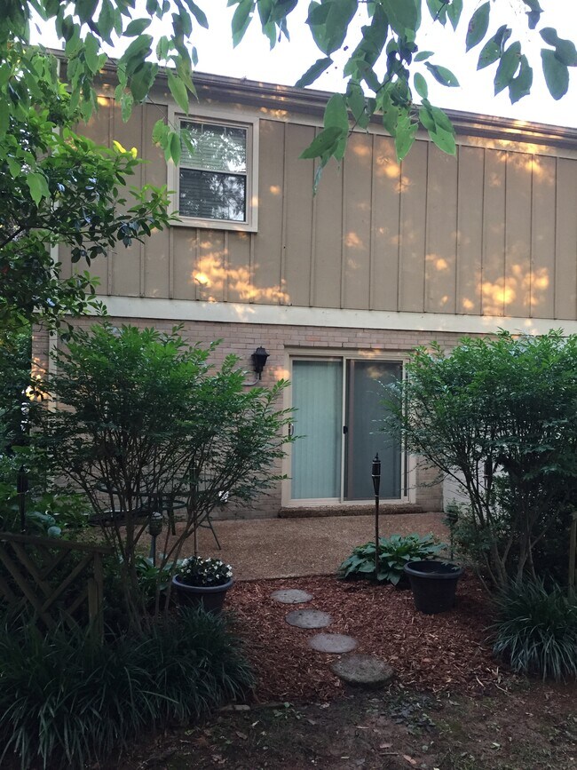Foto del edificio - 1011 Murfreesboro Rd