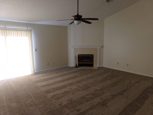 Photo - Nice 3/2 in convenient location House