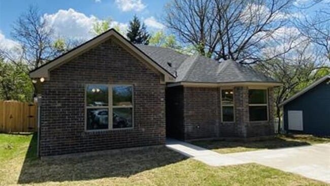 Building Photo - 312 W Heron St