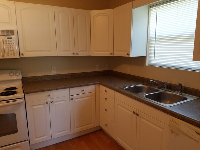Nice kitchen - 509 E Illinois St