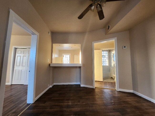 Foto del edificio - 6050 S Marshfield Ave
