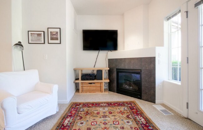 Foto del edificio - Charming 2 Bed + 2 Bath Townhome in Cedar ...