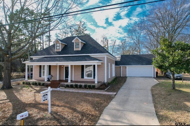 Building Photo - 622 Holbrook St