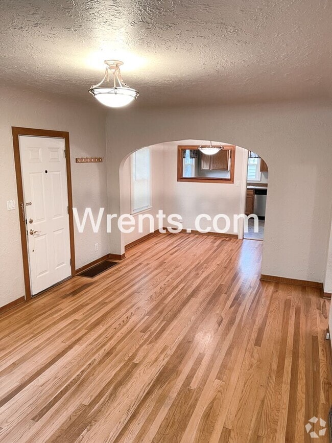 Building Photo - 507 E Courtland Ave