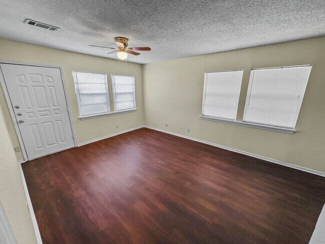 Foto del edificio - 3520 Western Ave
