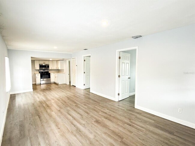 Building Photo - 2882 S Sanford Ave