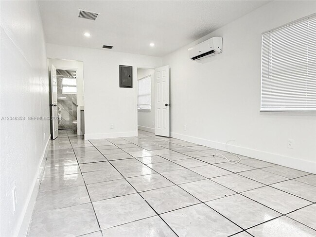 Foto del edificio - 2780 NW 14th Ct