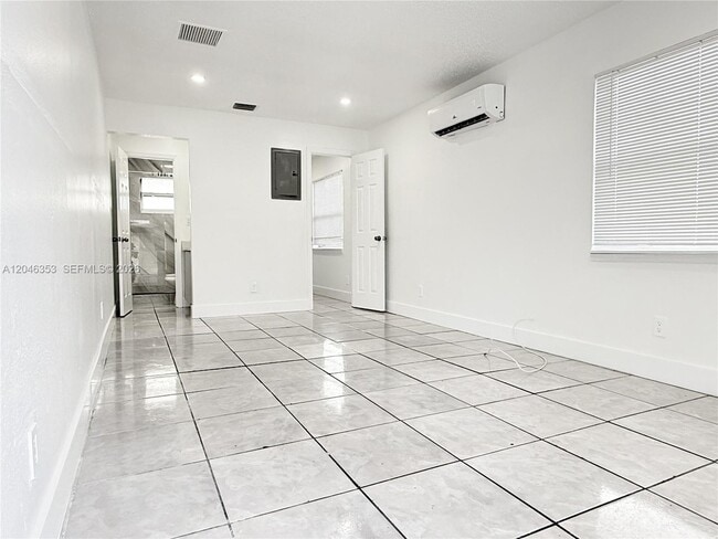 Building Photo - 2780 NW 14th Ct
