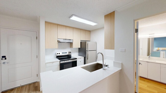 Interior Photo - Eight 80 Newport Beach