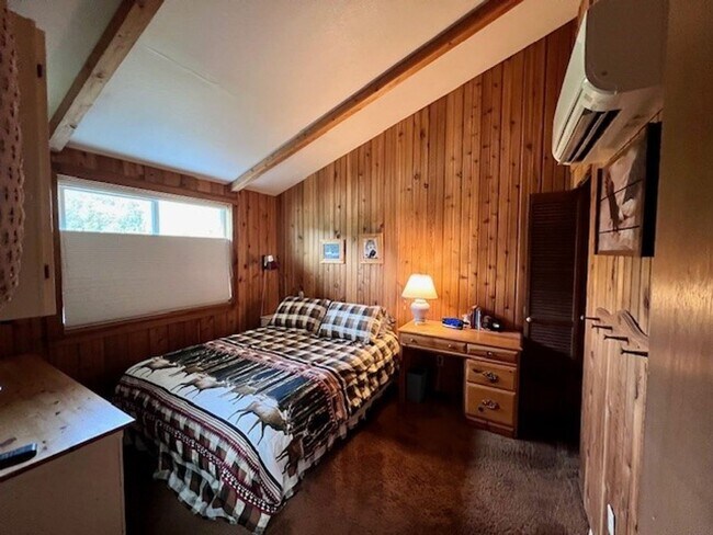 Foto del edificio - Fully Furnished Short Term Rental Right on...