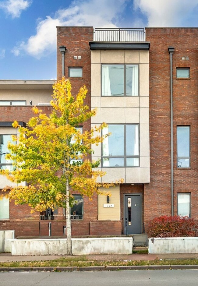 Building Photo - 1323 2nd Ave N