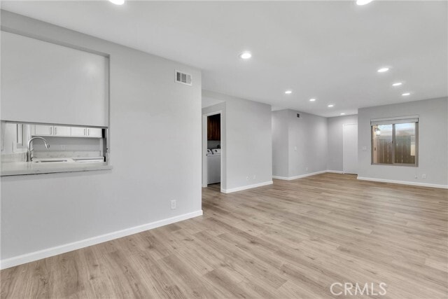 Building Photo - 2335 Dahlia Dr