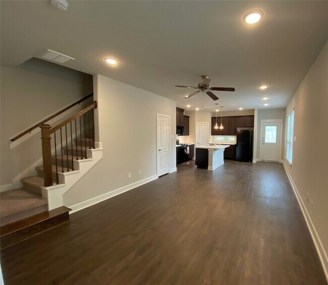 Building Photo - 285 Woodland Hills Dr