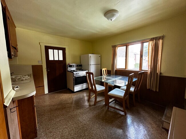 Foto del edificio - 434R Linden Ave
