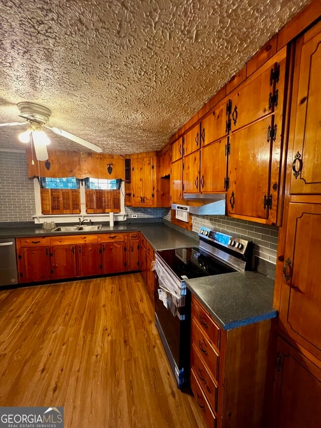 Building Photo - 2251 Rebie Rd