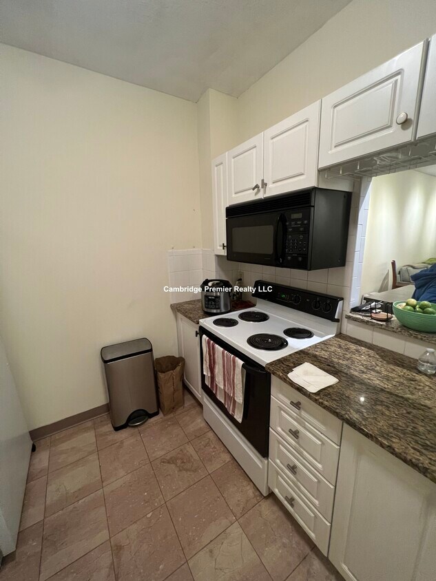 Foto principal - 373 Highland Ave