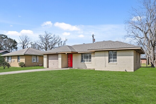 Foto del edificio - 8829 Woodlyn Rd