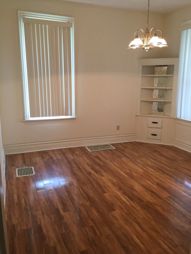 Building Photo - 410 Morrow Ave