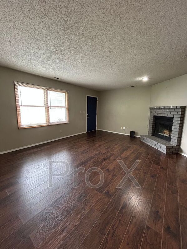Foto del edificio - 517 E Washington St