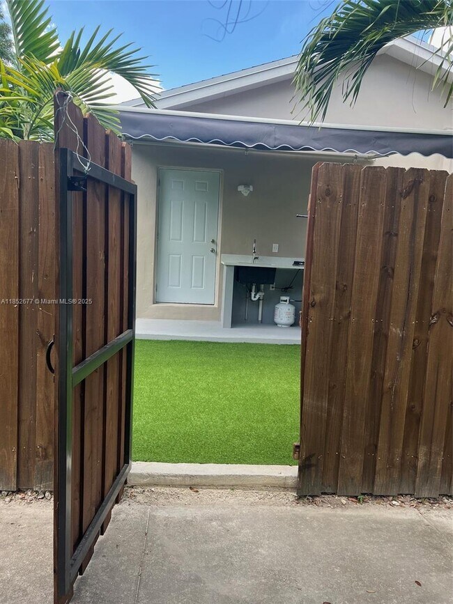 Foto del edificio - 5004 SW 140th Ct