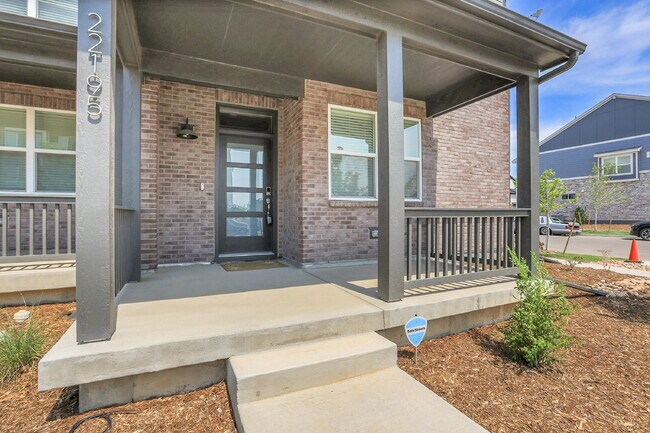 Building Photo - $2,650 - 3 Bed, 2.5 Bath Townhome in Auror...
