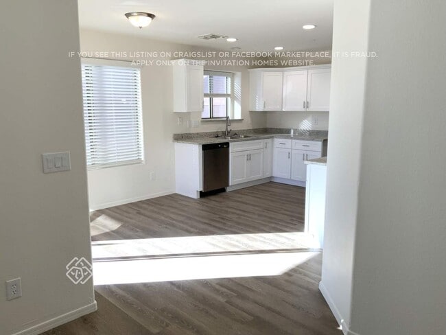 Building Photo - 12855 W Alvarado Rd