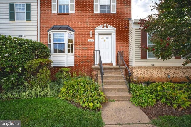 Building Photo - 208 Fairfield Dr