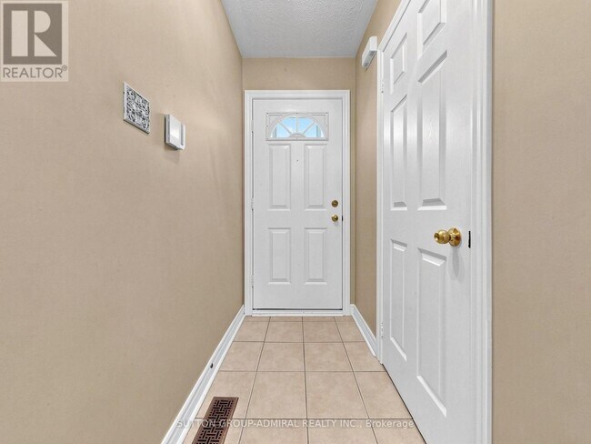 Building Photo - 225 Kelso Crescent