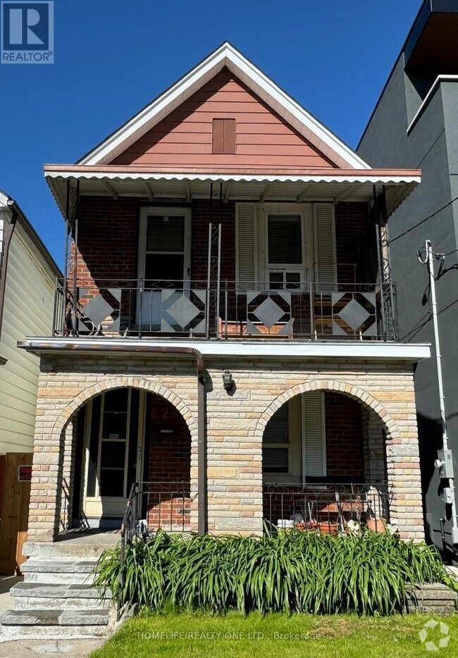 Building Photo - 428 Westmoreland Ave N