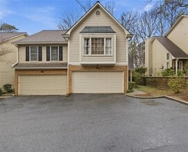 Building Photo - 2970 Woodruff Dr