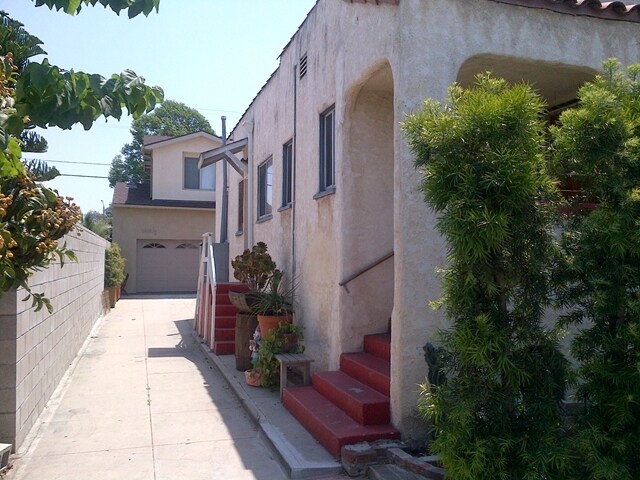 Foto del edificio - 1828-1830 S Curson Ave