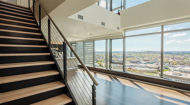 Building Photo - Tower280