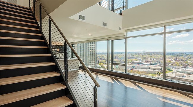 Building Photo - Tower280