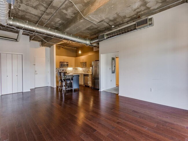 Building Photo - 1001 Belleview St