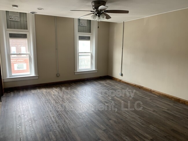 Foto del edificio - 213 W Broadway St