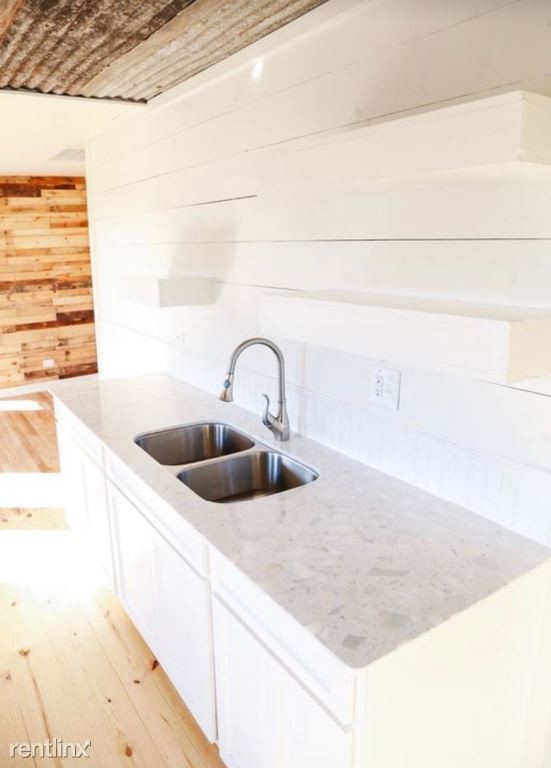 Foto del edificio - 2 br, 1 bath Apartment - 817 May St #3