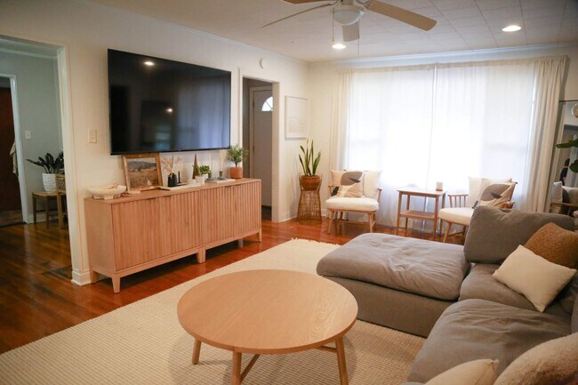 Foto del edificio - 211 Forest Heights Trl