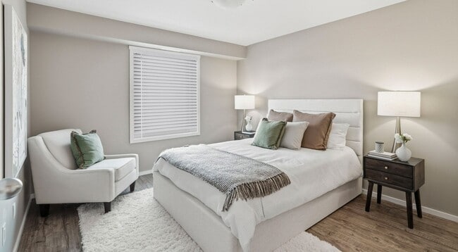 Building Photo - Crestwood Apartments