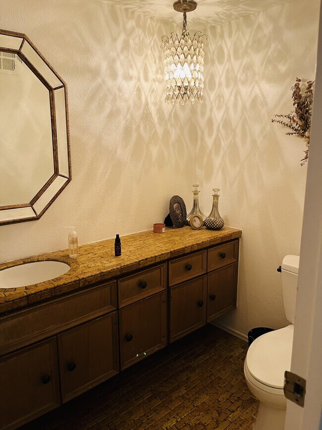 Foto del edificio - 4511 Collwood Ln