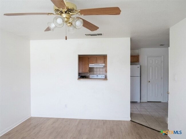 Foto del edificio - 305 Cedar Ridge Dr
