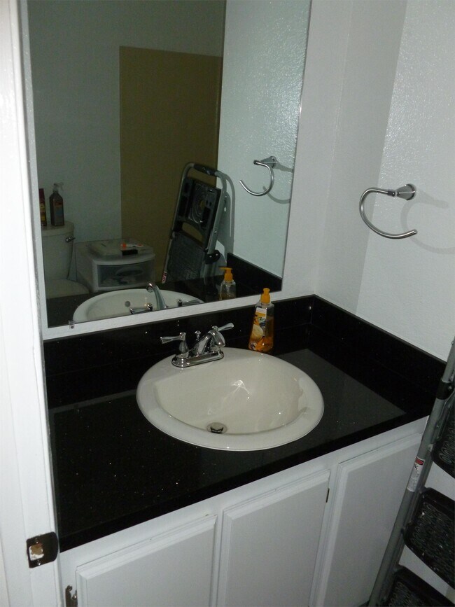 Foto del edificio - 494 Lewis Ln