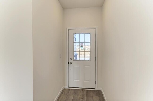 Foto del edificio - 5956 Hawkweed Dr
